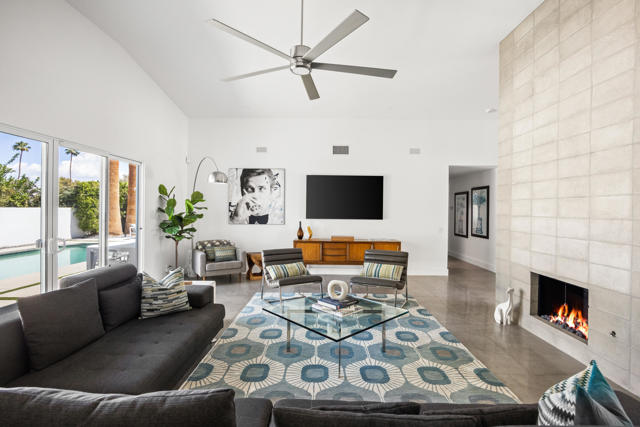 1160 E Marion Way, Palm Springs CA: https://media.crmls.org/mediaz/0f8cadd7-3bf7-4e1d-b84e-c0d0c961a404.jpg