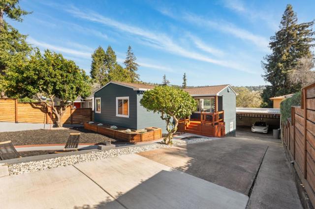 8124 Greenly Drive, Oakland CA: https://media.crmls.org/mediaz/0f8cbb59-8c1d-479b-a444-6baf46a70b0e.jpg