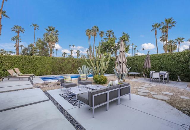1529 S Calle Palo Fierro, Palm Springs CA: https://media.crmls.org/mediaz/0f8cde01-096e-4f36-86c0-c0b6d484fd3b.jpg