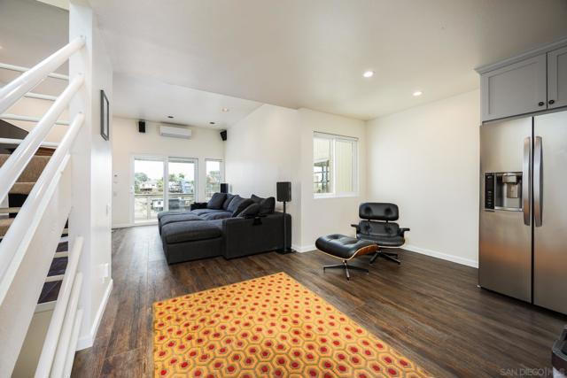 1449 Edgemont St, San Diego CA: https://media.crmls.org/mediaz/0f8cdf6b-6a2b-4031-ba78-462570736912.jpg