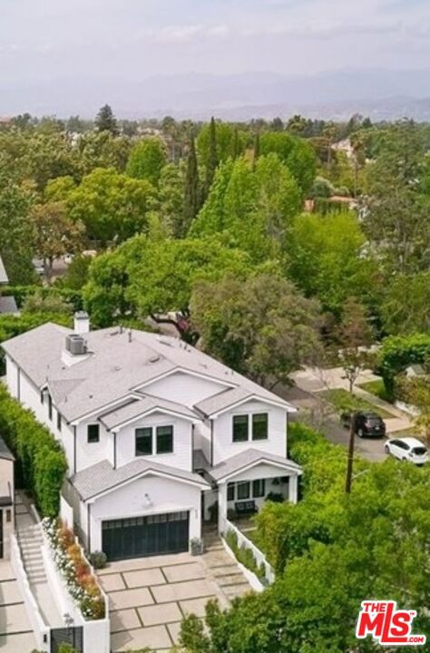 4105 Bellingham Avenue, Studio City CA: https://media.crmls.org/mediaz/0f8cffad-397f-4d0f-b3ad-91171d3d788f.jpg
