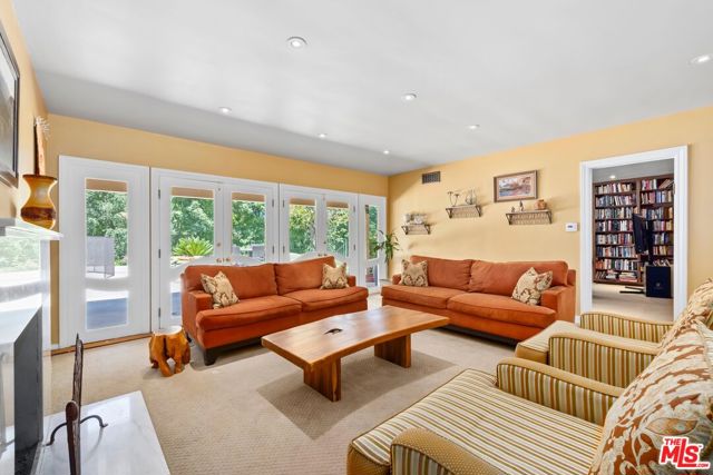 16241 W Meadow Ridge Way, Encino CA: https://media.crmls.org/mediaz/0f8d50e8-7cb1-42b2-9735-03b296e2ec18.jpg