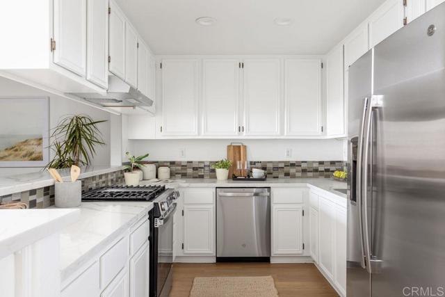 4080 Front St, Mission Hills (San Diego) CA: https://media.crmls.org/mediaz/0f8d527b-eb1b-4dd7-a17a-971cecec45fd.jpg