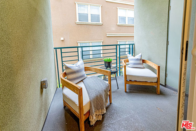 903 S New Hampshire Avenue, Los Angeles CA: https://media.crmls.org/mediaz/0f8de304-93ba-4a5e-ab6c-76412c035d21.jpg
