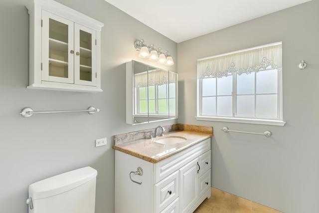 1675 Escalante Way, Burlingame CA: https://media.crmls.org/mediaz/0f8e0263-6ca1-4853-9004-564a1f8c47e3.jpg