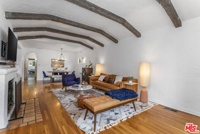 11208 Kling Street photo 2