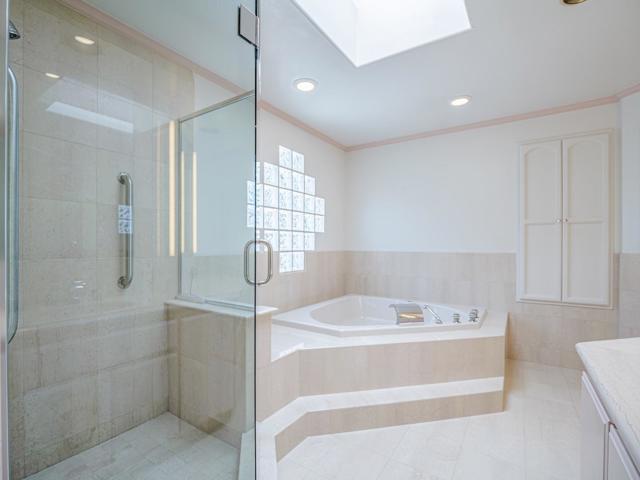 739 Quartz Street, Redwood City CA: https://media.crmls.org/mediaz/0f8e66e3-4b61-4b56-aa72-ca99bb4fb961.jpg