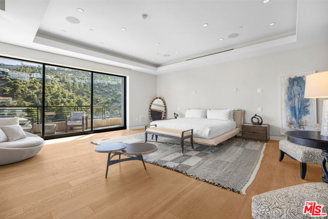 2501 Zorada Drive, Los Angeles CA: https://media.crmls.org/mediaz/0f8e8e55-b325-4992-a573-5dc9156ef20d.jpg