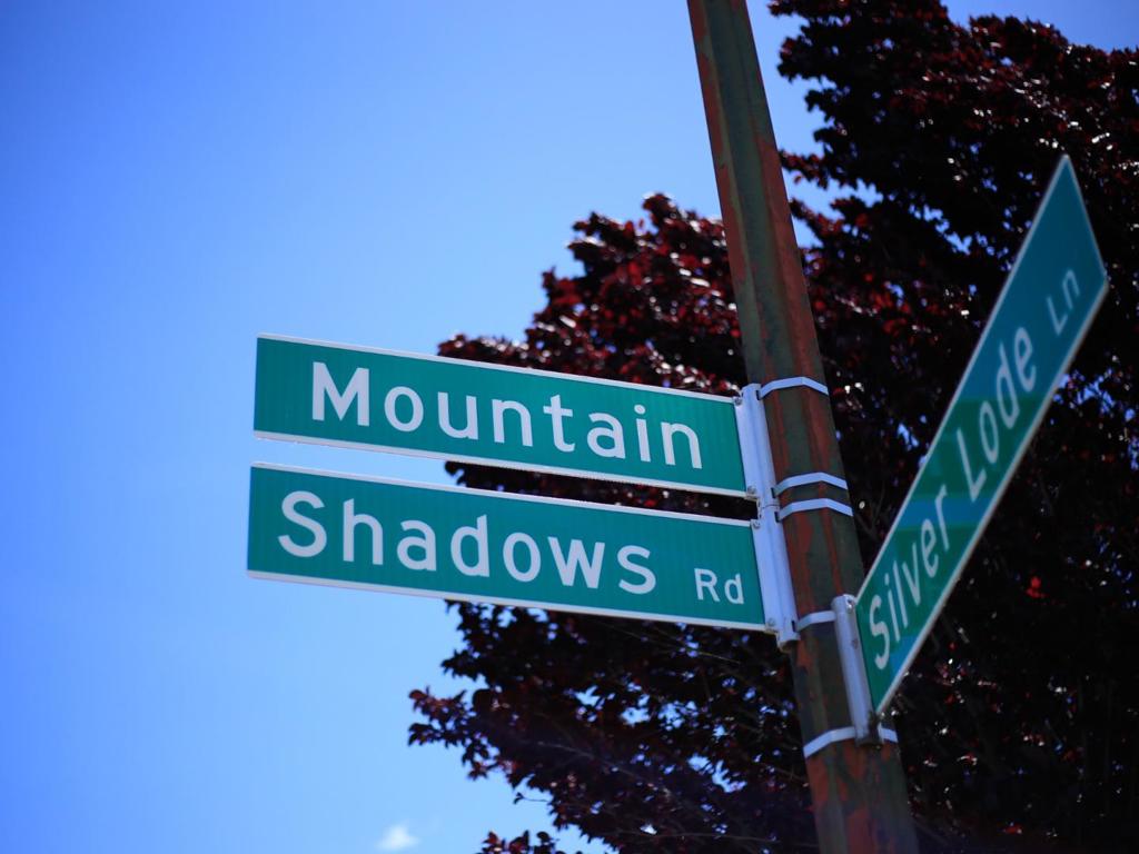 https://media.crmls.org/mediaz/0f8eda24-d47b-4e85-8b36-4cb8c069b075.jpg?preset=X-Large