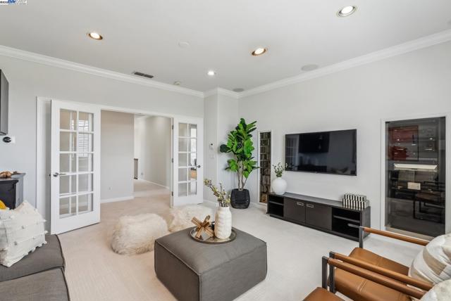3879 Blackstone Ct, Castro Valley CA: https://media.crmls.org/mediaz/0f8f3a5b-11dd-4957-912d-1e3f43e5cdc7.jpg
