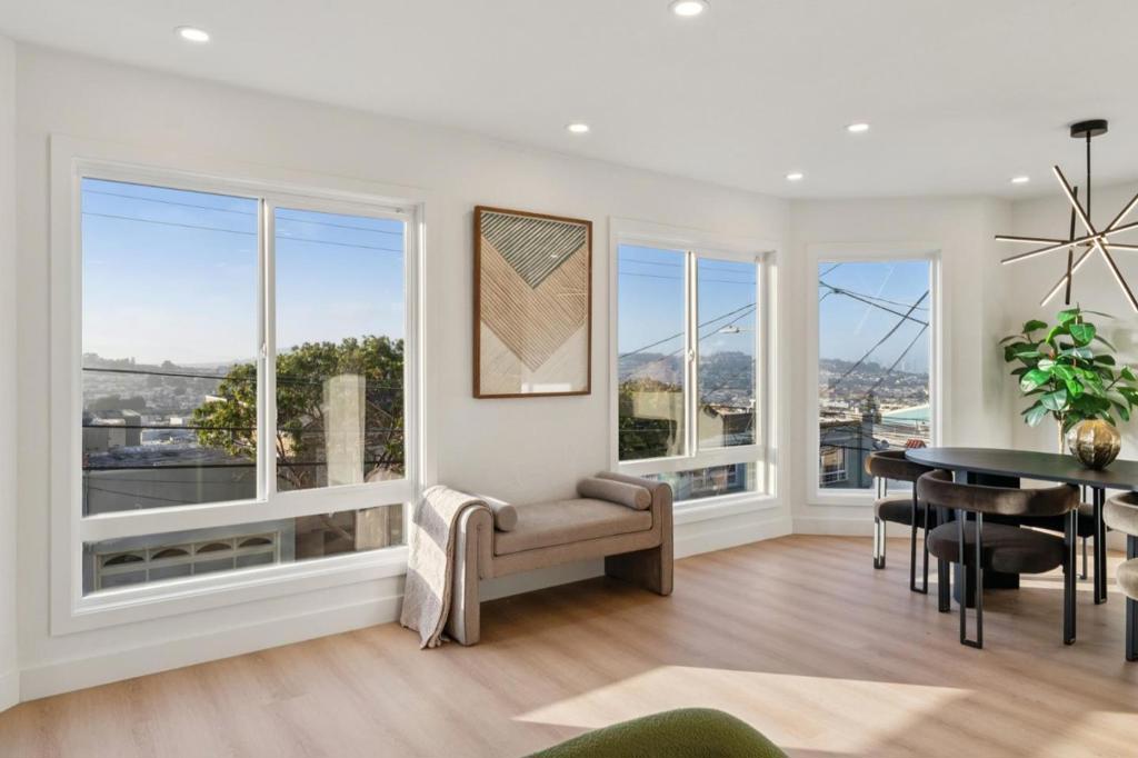 https://media.crmls.org/mediaz/0f8f4aff-7d9b-430c-8621-2c73ef0db7ff.jpg?preset=X-Large