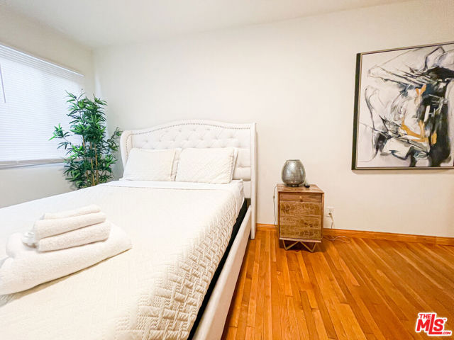 1169 Amherst Avenue, Los Angeles CA: https://media.crmls.org/mediaz/0f8f4ecb-6b79-482b-9e96-8fd617ef013e.jpg