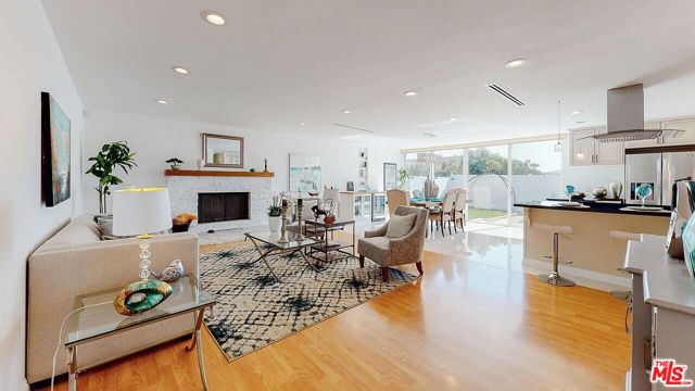 8212 Belford Avenue, Los Angeles CA: https://media.crmls.org/mediaz/0f8f771e-06bd-4442-9a31-8d06d9238362.jpg