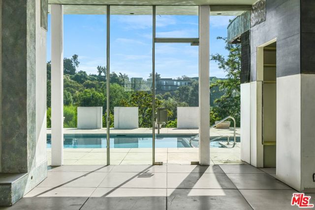 2442 Green View Place, Los Angeles CA: https://media.crmls.org/mediaz/0f9140e9-5be8-4cb6-9899-8ac38194e618.jpg