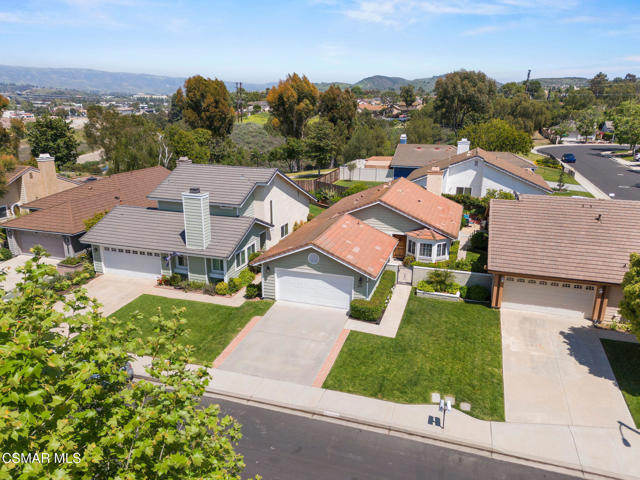4570 N Vistapark Drive, Moorpark CA: https://media.crmls.org/mediaz/0f9174c5-233a-48c6-a0e6-7de646ba7f30.jpg