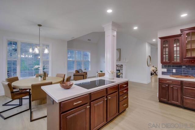 2543 Daisy Ln, Fallbrook CA: https://media.crmls.org/mediaz/0f919314-88ed-44bd-85ac-f6a2e76ca081.jpg