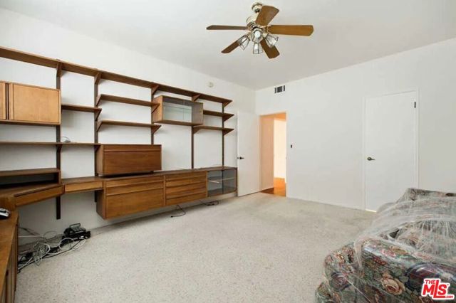 8568 Burton Way, Los Angeles CA: https://media.crmls.org/mediaz/0f91daab-78b5-47da-bdfc-f88621b32a98.jpg