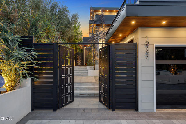 Detail Gallery Image 7 of 73 For 10747 Valleyheart Dr, Studio City,  CA 91604 - 4 Beds | 3 Baths