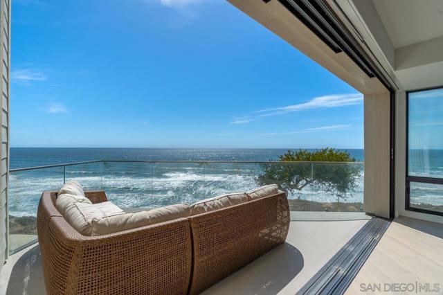 135 S Sierra Ave, Solana Beach CA: https://media.crmls.org/mediaz/0f9257c1-44a2-439c-ab2c-107073fe5e24.jpg