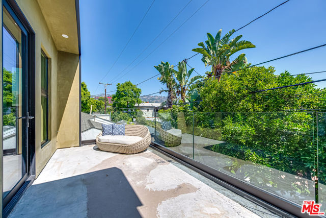 370 N San Vicente Boulevard, West Hollywood CA: https://media.crmls.org/mediaz/0f927ef3-ba08-458a-bfd9-4085cb1ae037.jpg