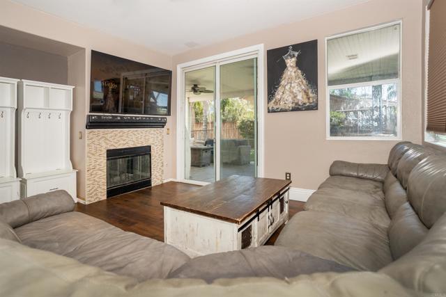 Detail Gallery Image 5 of 27 For 29129 Sierra Gold Cir, Menifee,  CA 92584 - 5 Beds | 3/1 Baths