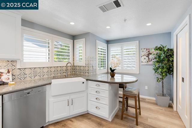 4332 Terra Granada Dr, Walnut Creek CA: https://media.crmls.org/mediaz/0f93ce9c-47e5-405f-870d-4bbe86f6509f.jpg