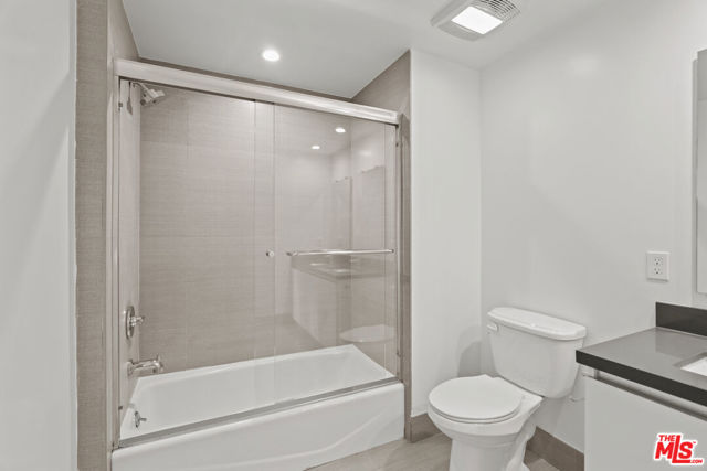 518 N Gramercy Place, Los Angeles CA: https://media.crmls.org/mediaz/0f93d6dd-4f19-4950-a558-ce888a8bcc22.jpg