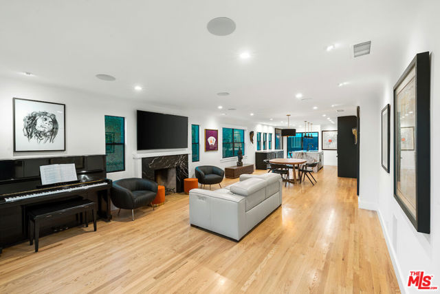 5319 West Boulevard, Los Angeles CA: https://media.crmls.org/mediaz/0f9422a0-7641-4e22-bdb3-e91d26aff6c5.jpg