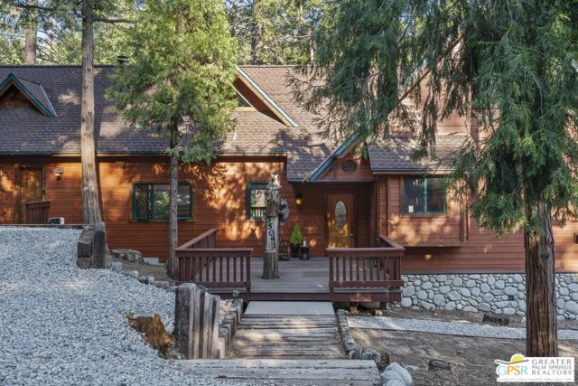 55041 Pine Crest Avenue, Idyllwild CA: https://media.crmls.org/mediaz/0f9447d0-2c13-4b5d-962d-9cfe478bf40a.jpg