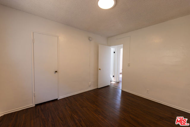 275 Lucas Avenue, Los Angeles CA: https://media.crmls.org/mediaz/0f949444-345f-4df4-85c8-01d1eb7d3953.jpg