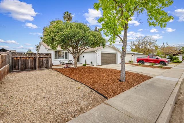 1575 Acacia Way, Morgan Hill CA: https://media.crmls.org/mediaz/0f9532a9-f525-4346-8132-631bc0114252.jpg