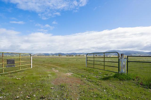 50255 Adobe Place, Bradley CA: https://media.crmls.org/mediaz/0f955778-69f8-4f38-b1fd-5f8031757bdf.jpg