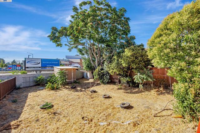 118 Sycamore St, Fremont CA: https://media.crmls.org/mediaz/0f9578ff-91cb-4300-bf29-0d194890051a.jpg