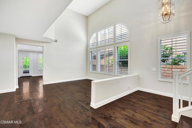 3044 Ferncrest Place, Thousand Oaks CA: https://media.crmls.org/mediaz/0f958fcf-0058-4898-b3d7-163417b43c5f.jpg