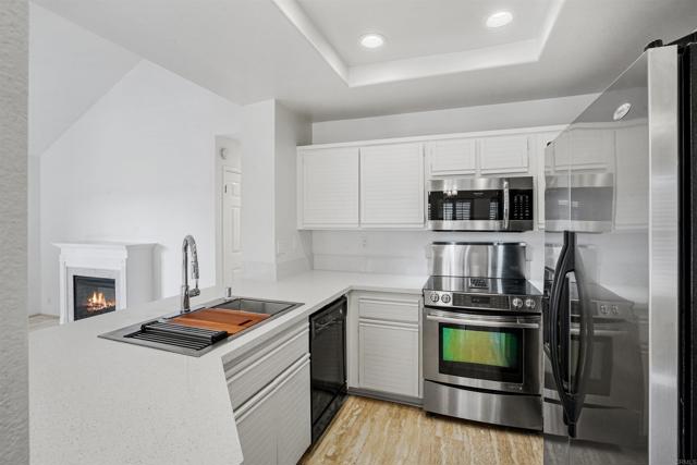 Detail Gallery Image 1 of 1 For 27 Baycrest Ct, Newport Beach,  CA 92660 - 2 Beds | 2 Baths