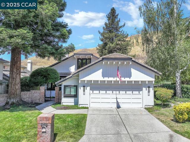 959 Redwood Dr, Danville CA: https://media.crmls.org/mediaz/0f95fa93-90d8-4e83-bc92-70b0443427ac.jpg