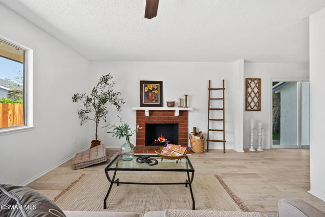 951 Tapies Court, Newbury Park CA: https://media.crmls.org/mediaz/0f9620ed-d7bf-4ba8-9db7-734a0a648026.jpg