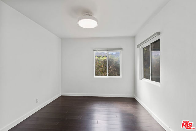 1434 24th Street, Santa Monica CA: https://media.crmls.org/mediaz/0f96a477-77ab-4022-906b-e2800b176c47.jpg