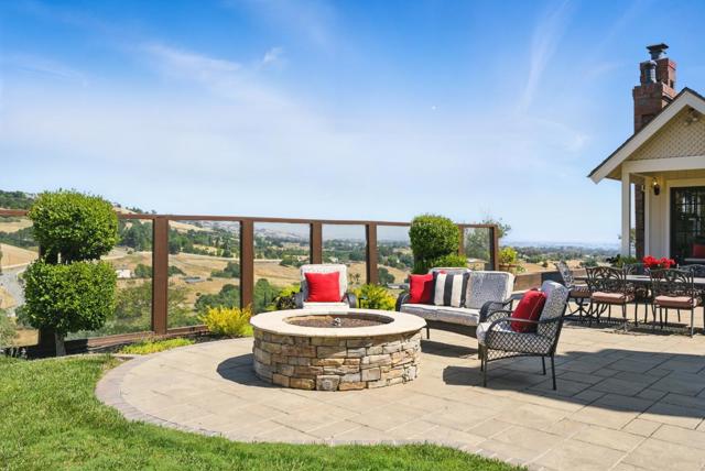 2525 Bridle Path Drive, Gilroy CA: https://media.crmls.org/mediaz/0f9720a3-9534-4e1c-877c-144cb60f7f9c.jpg