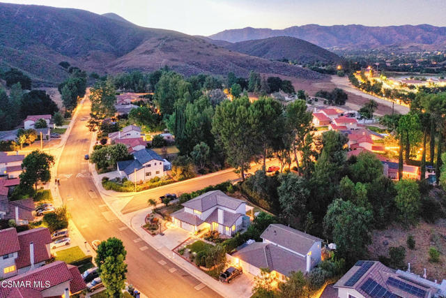 6058 Hedgewall Drive, Westlake Village CA: https://media.crmls.org/mediaz/0f978c6f-af79-4759-87ce-f8fdcc859227.jpg