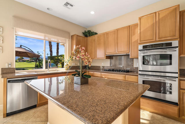 79967 Rancho La Quinta Drive, La Quinta CA: https://media.crmls.org/mediaz/0f981011-2a66-4f01-ac8b-5cb00e94191d.jpg