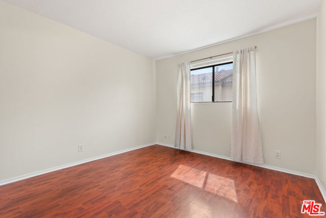 6021 Lindley Avenue, Tarzana CA: https://media.crmls.org/mediaz/0f987516-0840-4788-9d86-54c36d9a7e23.jpg
