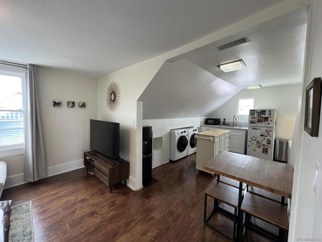 1525 Monroe Avenue, San Diego CA: https://media.crmls.org/mediaz/0f98771a-0f0e-4d89-b5ab-5dc1f88431e2.jpg