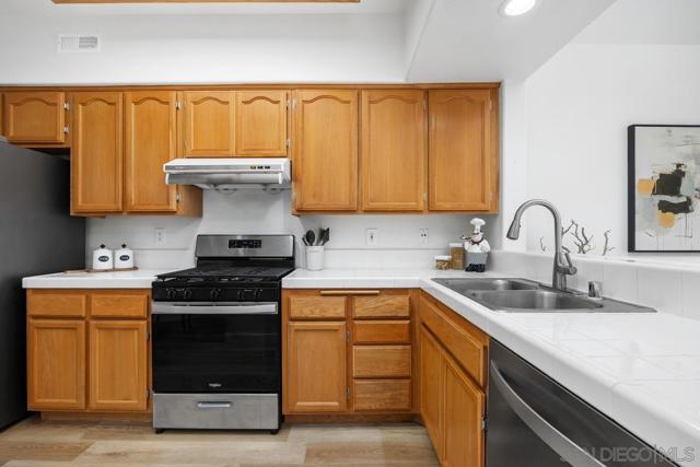 11020 Creekbridge Pl, San Diego CA: https://media.crmls.org/mediaz/0f988b88-acbd-45b2-9f80-153a5b333c52.jpg