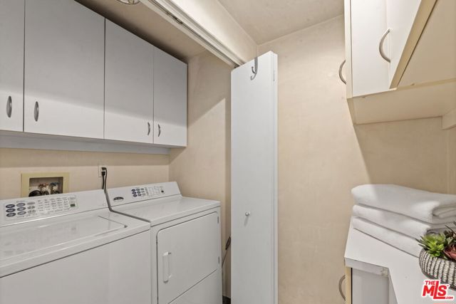 2115 3rd Street, Santa Monica CA: https://media.crmls.org/mediaz/0f99aaa7-73da-4cd6-b3c5-212ca126e0ae.jpg
