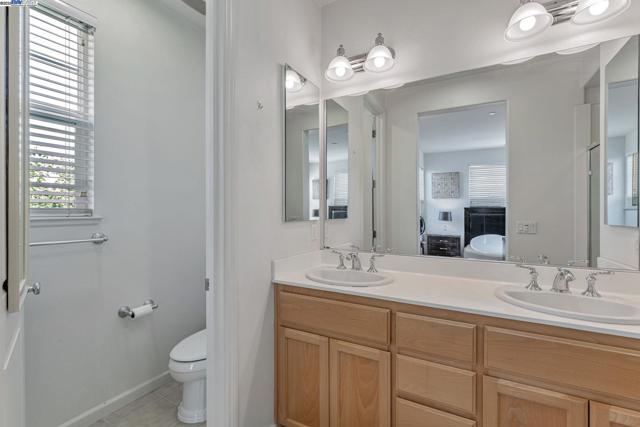 40252 Bonica Rose Terrace, Fremont CA: https://media.crmls.org/mediaz/0f99c2c5-ed00-4301-a820-ba320c2b8c62.jpg