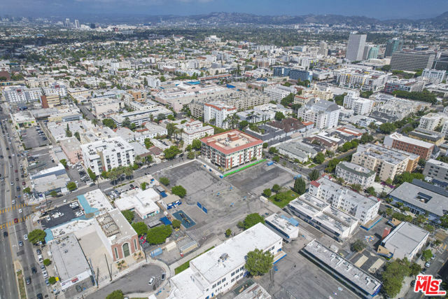 944 S Serrano Avenue, Los Angeles CA: https://media.crmls.org/mediaz/0f9a21ab-27d7-44f7-9b93-c7fa2499e652.jpg
