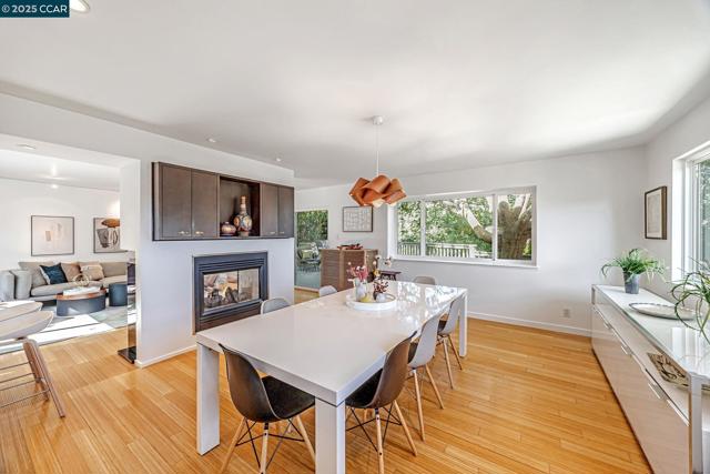 2280 Hastings Dr, Belmont CA: https://media.crmls.org/mediaz/0f9a44b9-2b8a-499b-b984-2377e317bceb.jpg