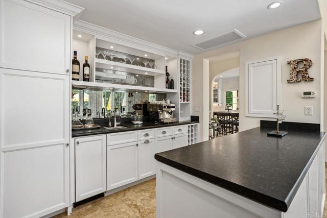 3433 Western Springs Rd, Encinitas CA: https://media.crmls.org/mediaz/0f9a938e-68b4-435a-96e1-8b3974f47fe5.jpg