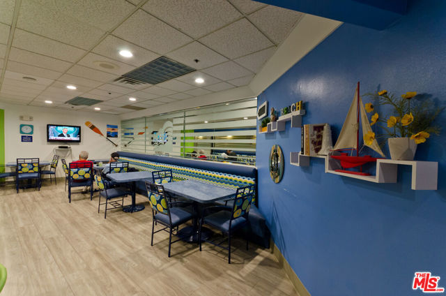 4335 S Marina City Drive, Marina del Rey CA: https://media.crmls.org/mediaz/0f9ab1a1-1b90-462a-a05f-0c42bc9a6458.jpg